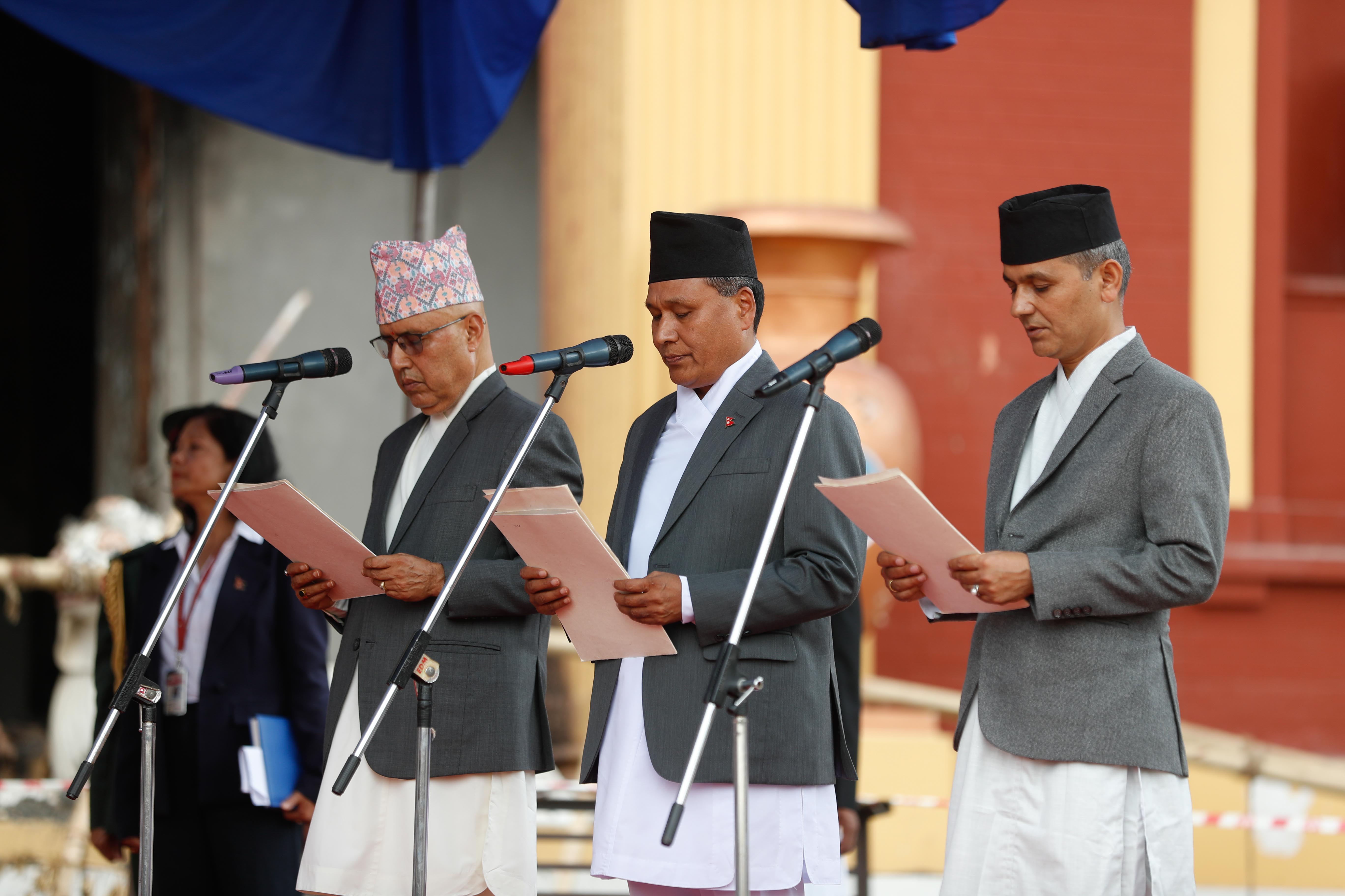 तीन मन्त्रीले लिए पद तथा गोपनीयताको सपथ